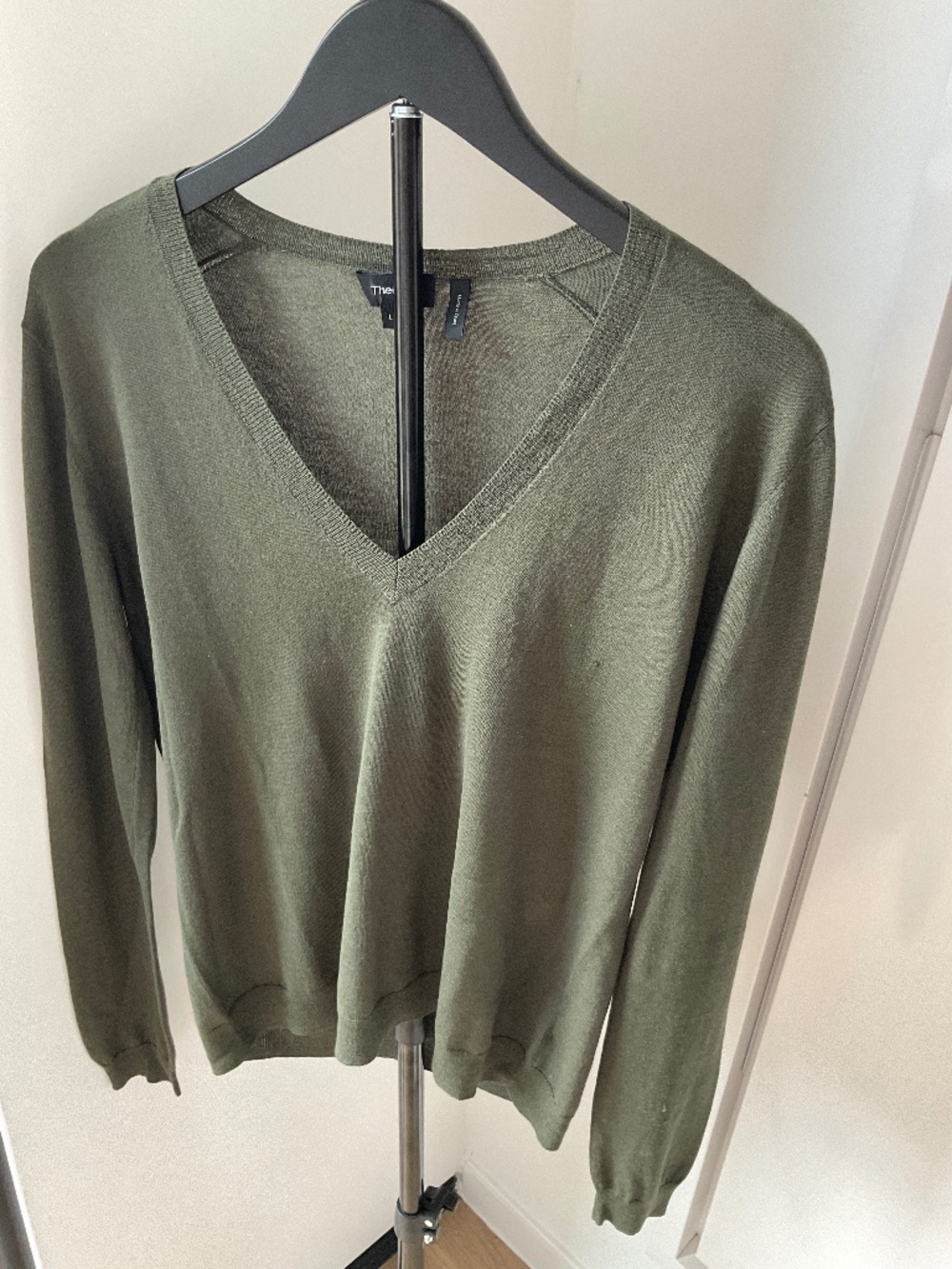 Theory Olive Large Pullover light sweater